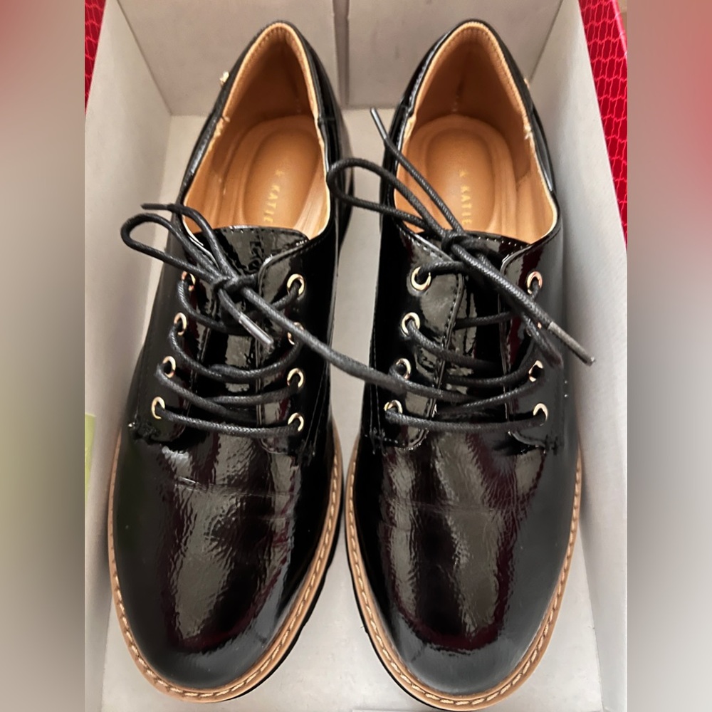 Black Patent Leather Lace-Up Shoes by Kelly & Katie